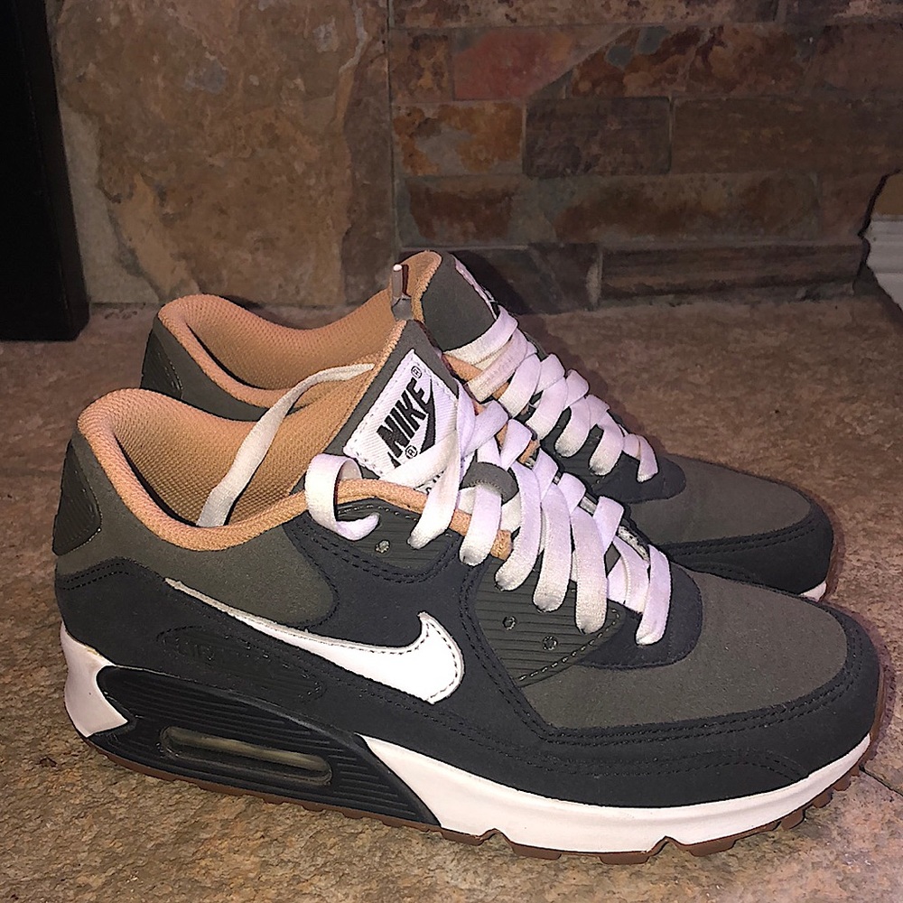 Nike Airmax 90 Custom Green/Black/White Gum Sole size 4.5Y